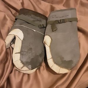 Military Issue Vintage Super Heavy Artic Mittens